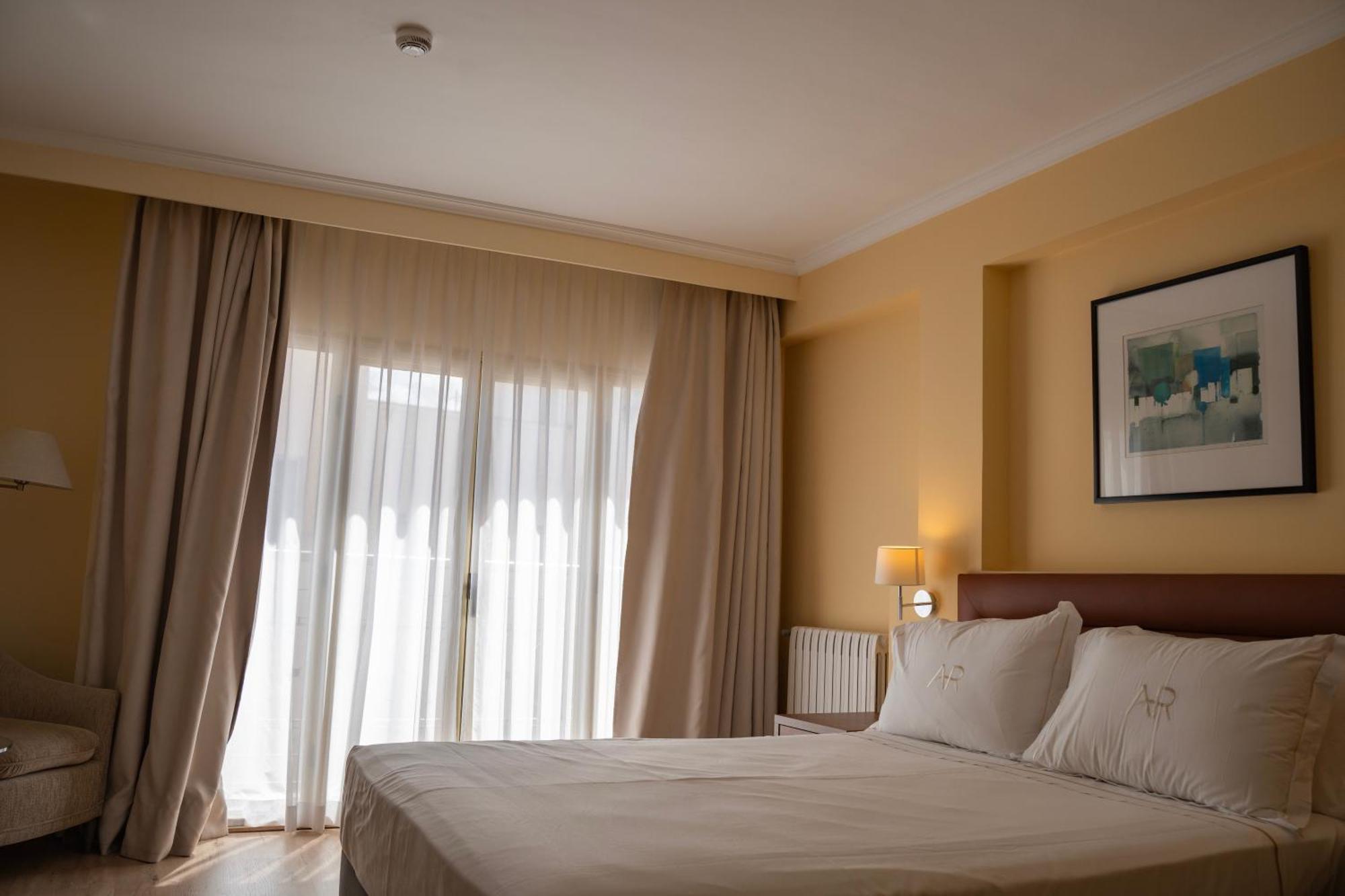 Aparto-hotel Rosales Hotel apartamentowy